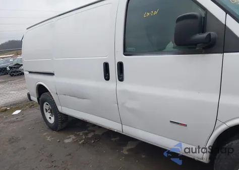 2017 Chevrolet Express 2500 Work Van z USA, uszkodzony, nr VIN 1GCWGAF18H1321477